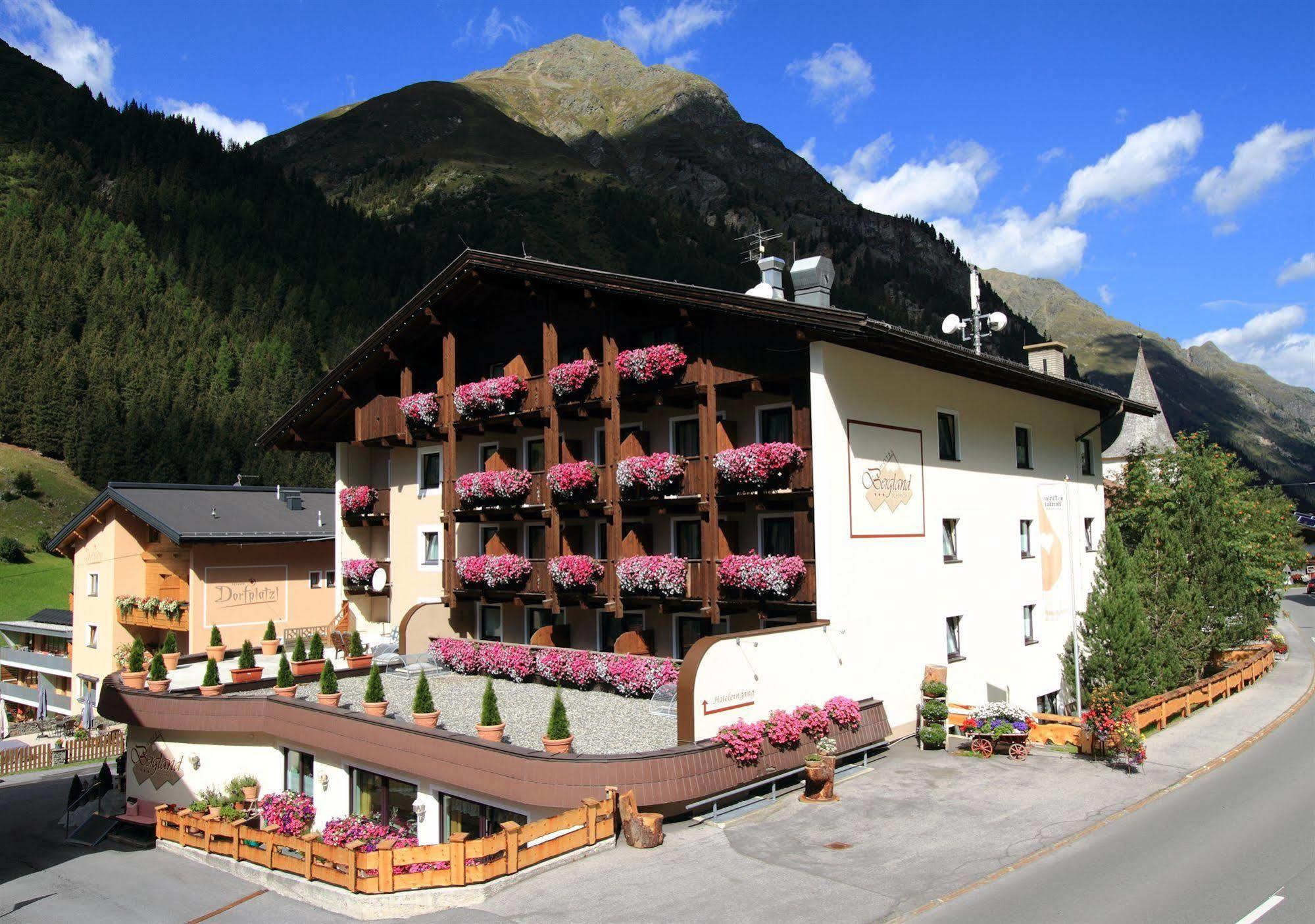 Hotel Bergland Superior Sankt Leonhard im Pitztal Bagian luar foto